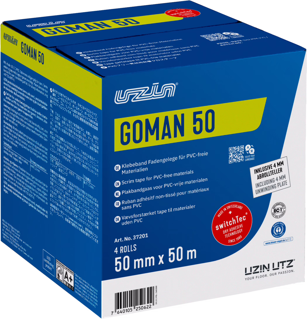UZIN_Dummy_Goman 50-carton_2024-02 Photo d'une boîte en carton bleue et jaune du ruban armé UZIN GOMAN 50. Sur la face avant figurent le logo UZIN, le nom 'GOMAN 50' sur une bande jaune et des indications comme '4 rolls', '50 mm x 50 m' et le numéro d'article 37201. Des mentions multilingues précisent qu'il s'agit d'un ruban pour matériaux sans PVC. On voit aussi un QR code, un sceau rouge 'switchTec – Made in Switzerland', la mention 'including 4 mm unwinding plate', des textes techniques sur les côtés et un code‑barres en bas. La boîte est photographiée légèrement en angle, montrant deux panneaux latéraux avec des informations détaillées. Couleurs: bleu profond, jaune et blanc; le carton semble robuste et légèrement brillant.