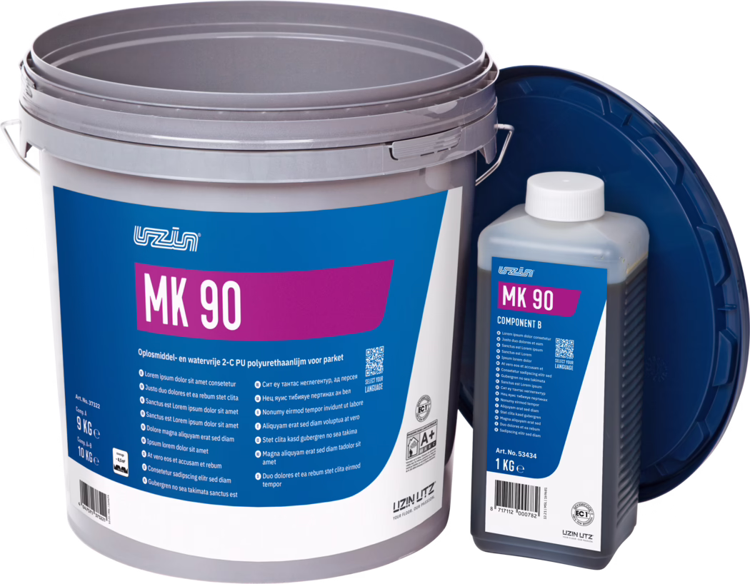Photo produit de deux récipients en plastique du système de revêtement Uzin MK 90 sur fond blanc : un grand seau cylindrique gris avec une étiquette bleue et un encadré magenta marqué 'MK 90', informations de poids et détails du produit, anse métallique et couvercle gris amovible ; à côté, une petite bouteille rectangulaire translucide avec bouchon blanc et étiquette 'MK 90 Component B' (1 kg), ainsi qu'un couvercle de seau bleu foncé placé en arrière-plan. Image studio haute résolution montrant clairement les étiquettes, les formes, les textures et les couleurs.